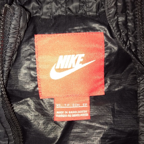 BLACK NIKE VEST / XS - Picture 2 of 3